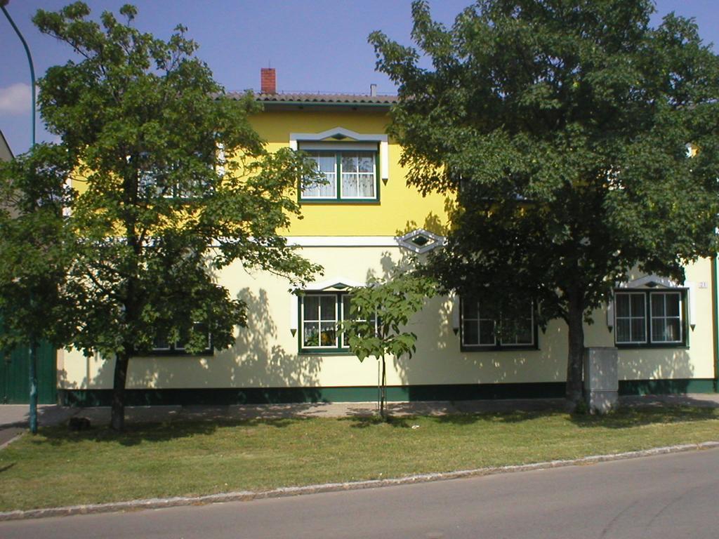 Hotel Nikolaushof Podersdorf am See Exterior foto